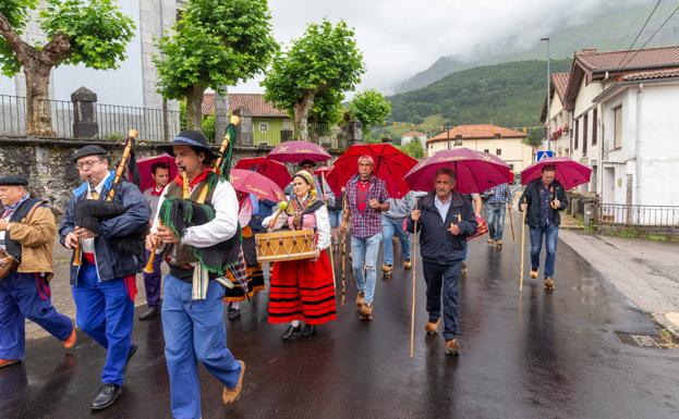 Primera subida en albarcas desde Arredondo hasta la ermita de San Juan de Socueva