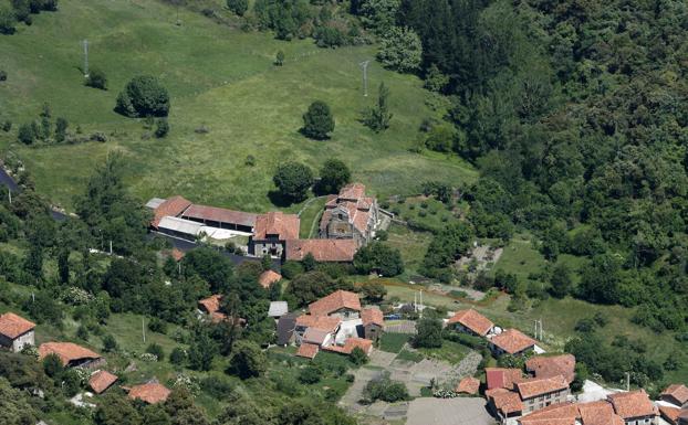 El alcalde de Cabezón de Liébana, indignado por la ausencia de médico en el consultorio