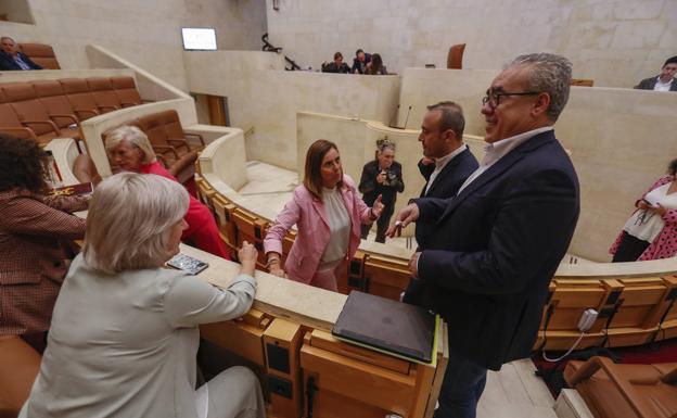 El Parlamento de Cantabria pide la destitución de la ministra Teresa Ribera