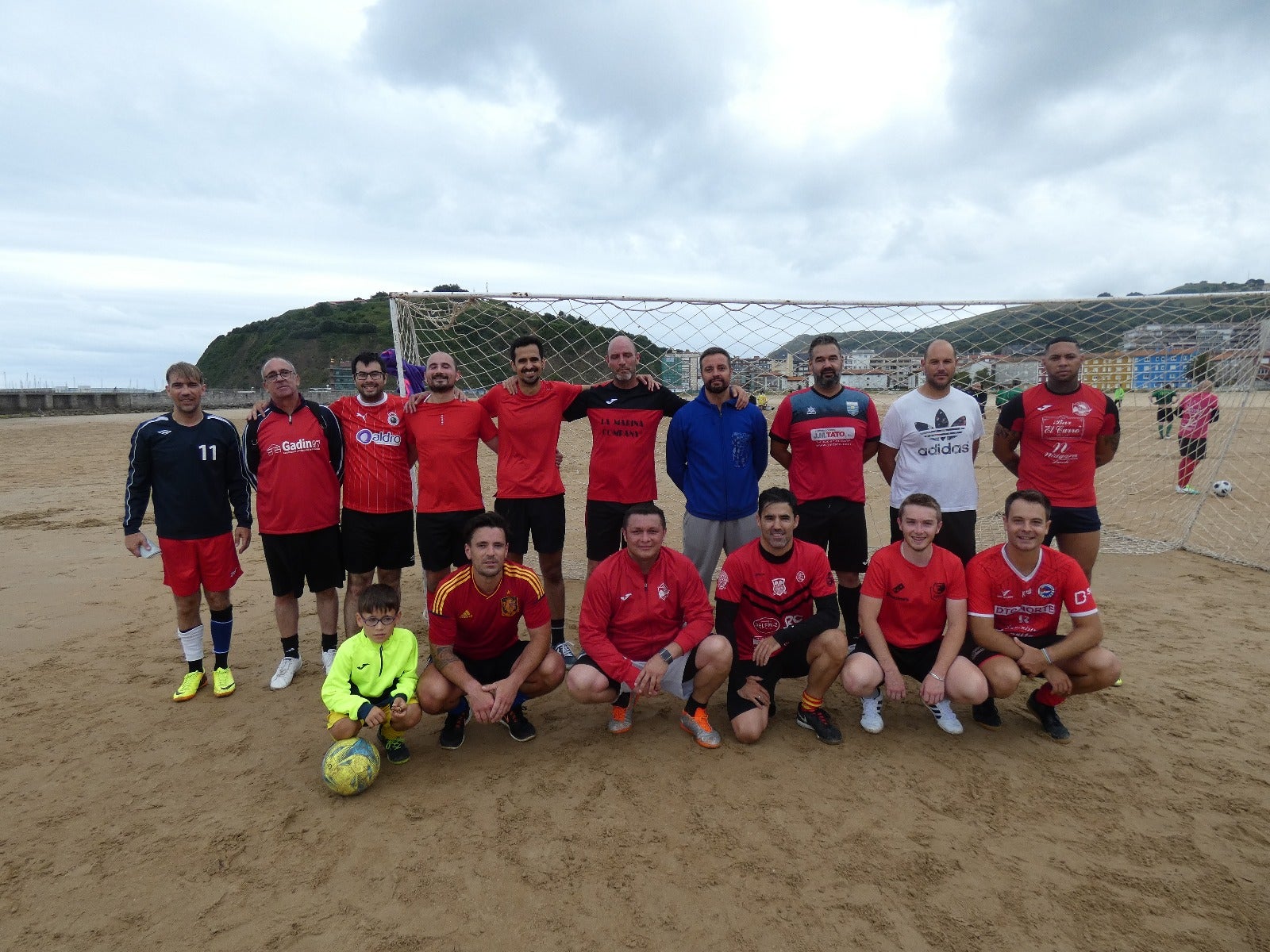 Imágenes del Torneo de Fútbol Playa Memorial Miguel Ángel Hoya, en la Salvé