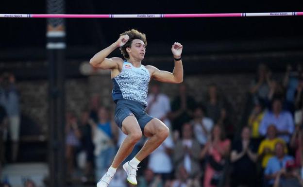 Duplantis bate el récord del mundo de pértiga, con un salto de 6,16