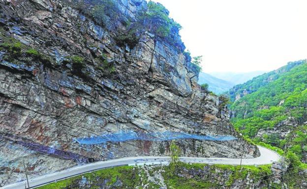 Pospuestas hasta el otoño las obras programadas en la carretera de acceso a Polaciones