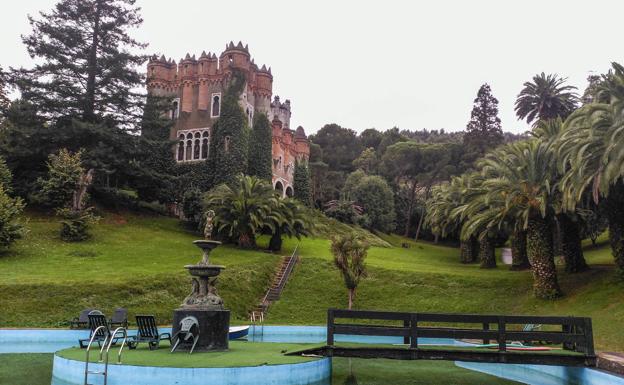 ¿Quiere recorrer los jardines del castillo de Ocharan de Castro? Los días 6 y 20 se abrirán