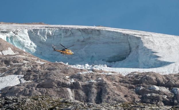 El riesgo de desplomes complica la búsqueda de los 13 desaparecidos en la Marmolada