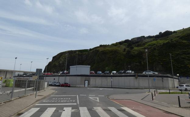 Laredo habilita 400 plazas de aparcamiento gratuito en la zona del puerto