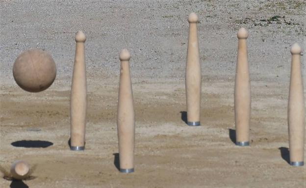 El complejo Ruth Beitia acoge desde un campus de bolos gratuito para niños de 5 a 16 años