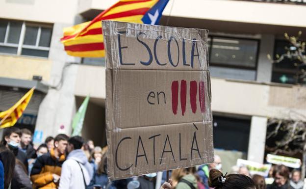 La Justicia cree que el decreto sobre el catalán vulnera 7 artículos de la Constitución