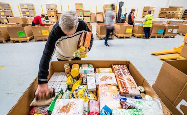 Condenan al jefe de un banco de alimentos por abusar de una madre «desesperada»