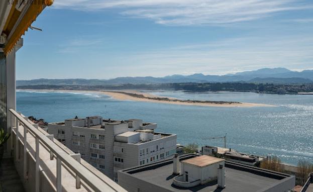 Despertarse acariciando la bahía de Santander es posible desde este piso