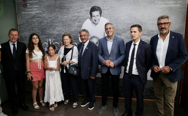 La Casa del Deporte ya luce el nombre de Paco Gento para homenajear a la leyenda cántabra del fútbol