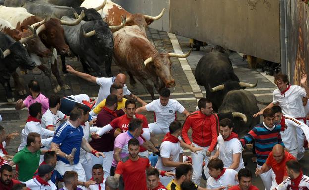 Un cántabro de 21 años, corneado en el tercer encierro de los Sanfermines