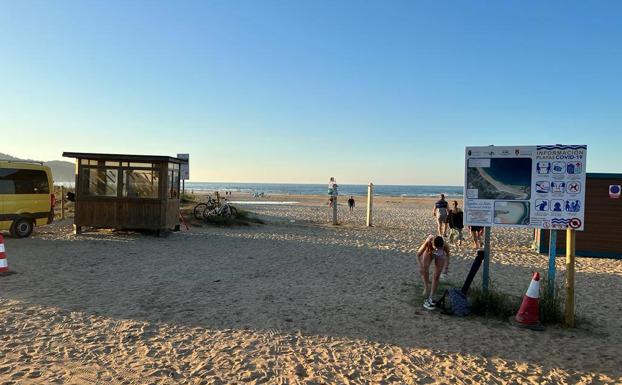 Rescatan a un bañista en Oyambre