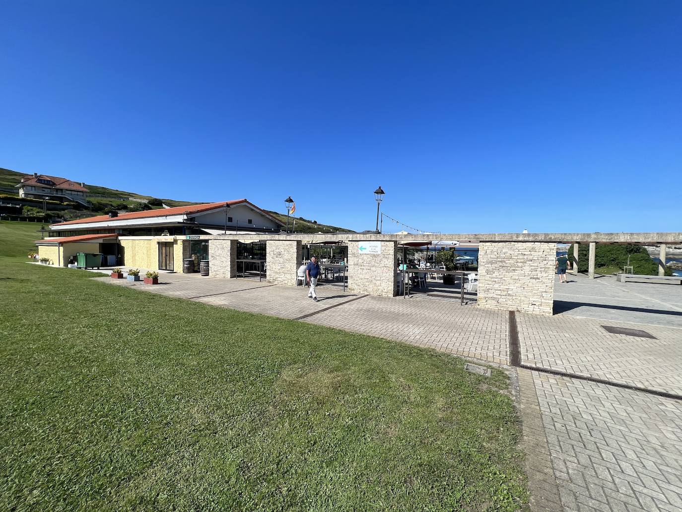 Así es Peñón CQ, el restaurante de la playa de San Juan de la Canal