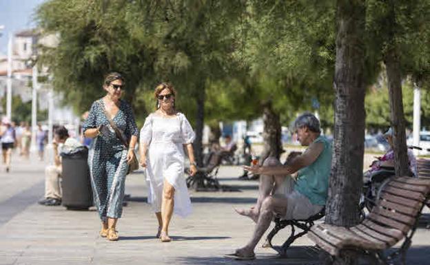 Cantabria suma otros dos fallecidos por covid mientras la octava ola empieza a desinflarse