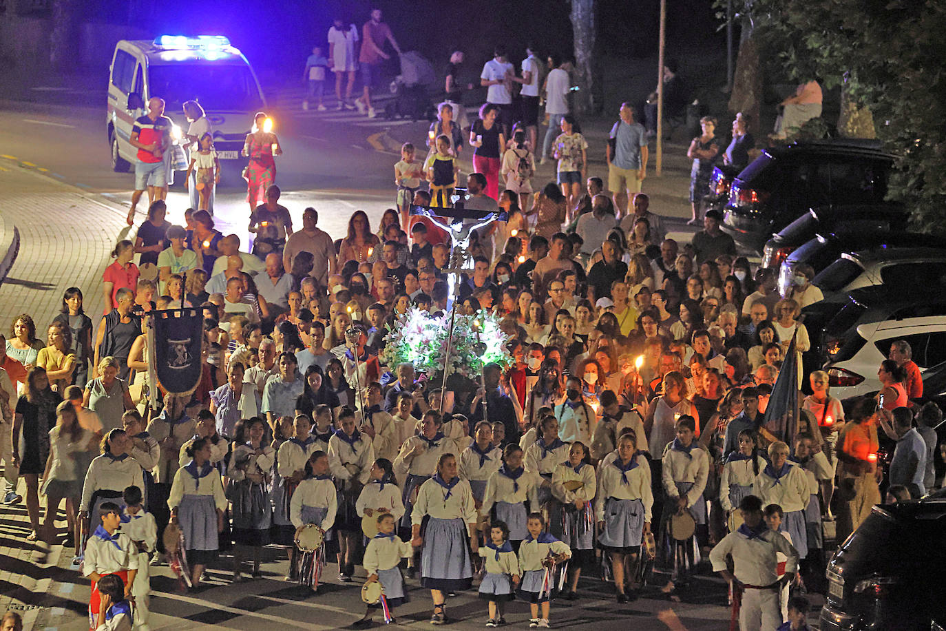 Las mejores imágenes de la procesión nocturna de Comillas