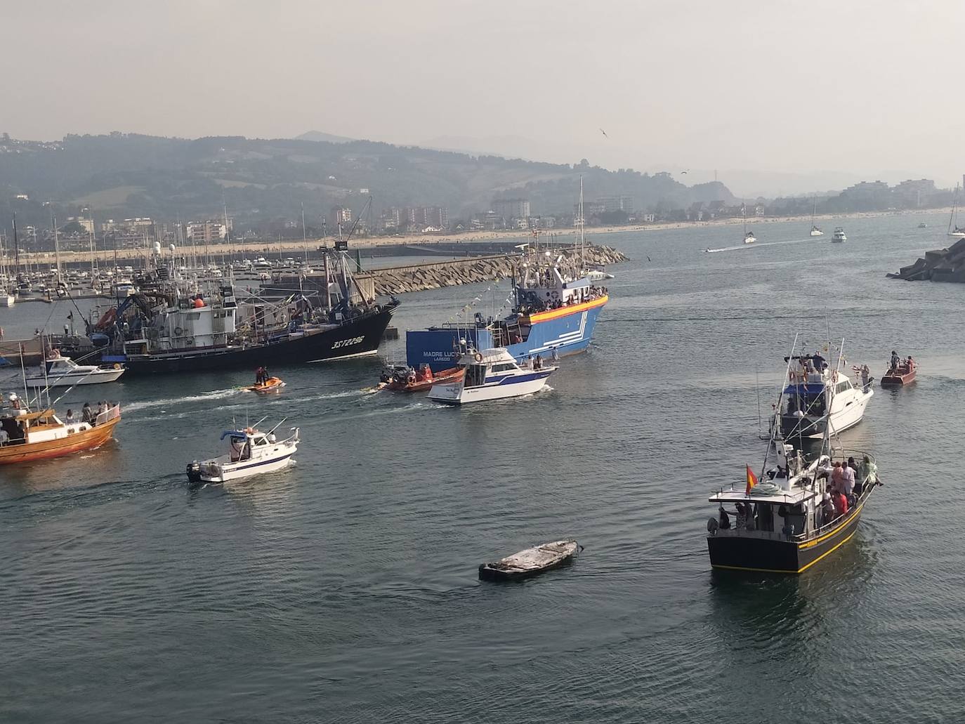 Laredo saca a la mar a la virgen del Carmen