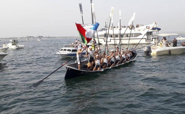 Pedreña saca el orgullo en la regata de casa