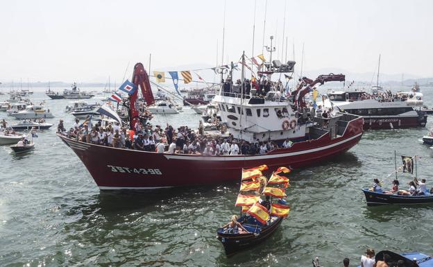 El Barrio Pesquero se vuelca con la Virgen del Carmen