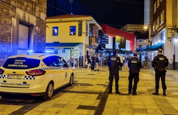 La Policía Local se equipa con sonómetros para medir los ruidos en la zona de vinos