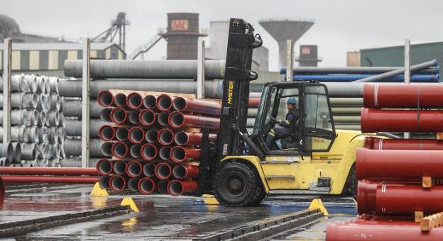 La UE da la razón a Saint Gobain y amplía hasta 2027 los aranceles al dumping indio