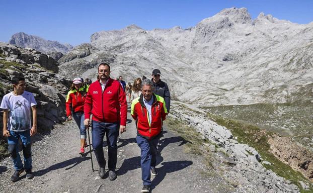 Cantabria y Asturias ensayan la coordinación en un simulacro de rescate en Peña Vieja