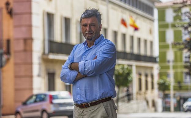 «La única forma de prosperar económicamente en esta región es estar afiliado al PRC»