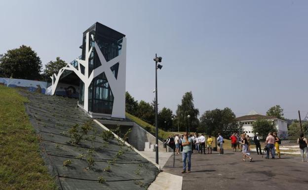 El ascensor de Nueva Ciudad deja atrapados a dos jóvenes cinco días después de su inauguración