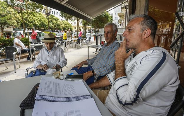 El Gobierno asegura que la prohibición de fumar en terrazas «ya no tenía cobertura jurídica»