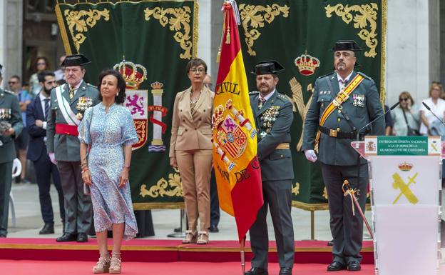 Ana Botín recuerda que «el honor debe ser la principal divisa del guardia civil»