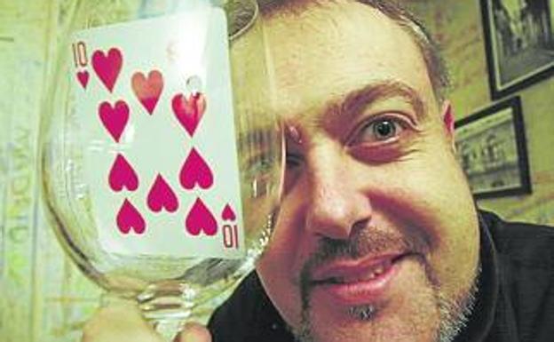 El mago César Bueno acude al Mundial de Magia en Quebec