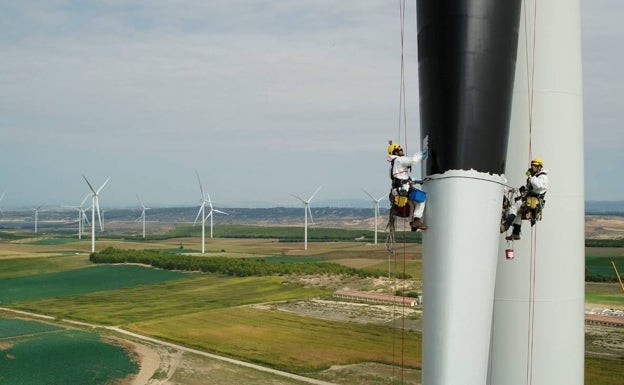 El próximo reto de la energía eólica, cómo reciclar cientos de molinos obsoletos a desmantelar en un año