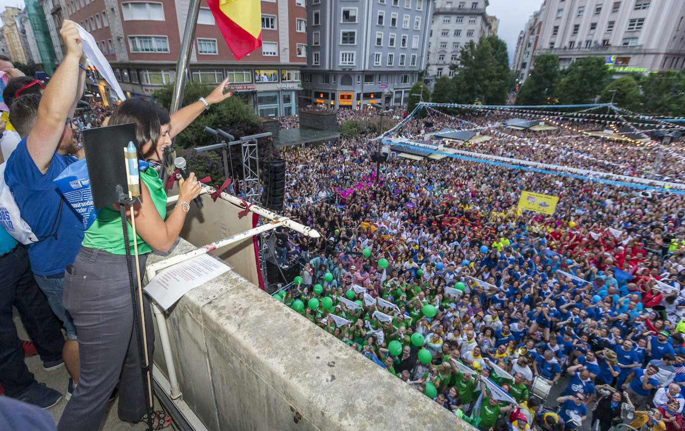 Chupinazo y pasacalles para abrir la Semana Grande