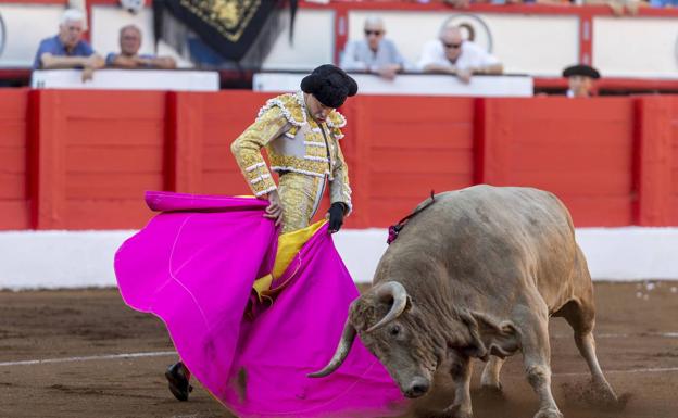 Diosleguarde abre la puerta grande el día de su alternativa