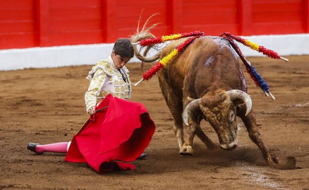 Tres valientes en una interesante y variada novillada