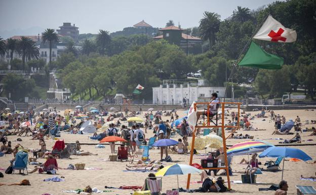 Más bañistas pero similares incidencias