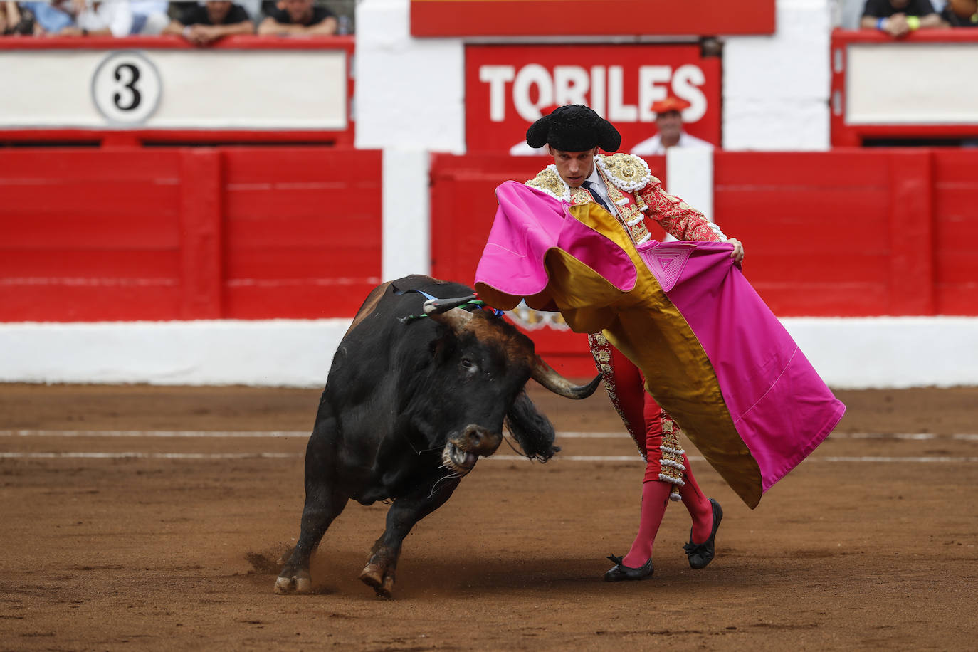 La tarde de toros del martes en Cuatro Caminos, en imágenes