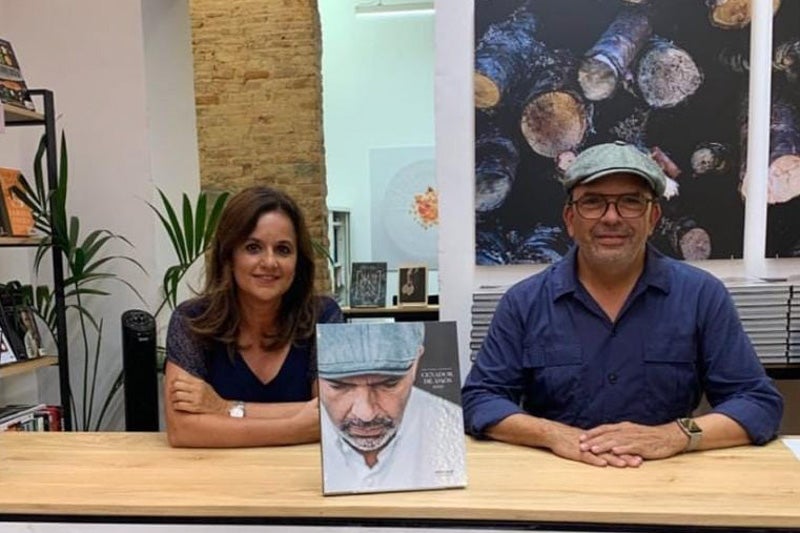 El cocinero Jesús Sánchez lanza su primer libro gastronómico con el apoyo del Gobierno cántabro