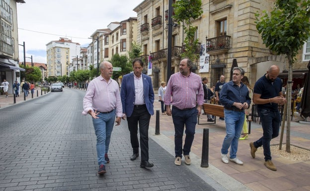 La Avenida Puente de Carlos III de Reinosa cambia de imagen