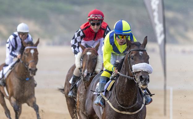 El Derby regresa hoy a la playa de Loredo