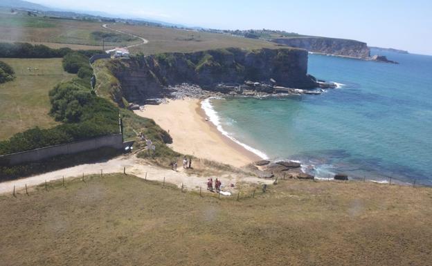 Fallece ahogado un vecino de Santoña en la playa de Arnillas de Galizano