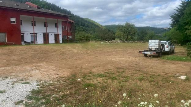 Vega de Pas proyecta un aparcamiento junto al Asilo