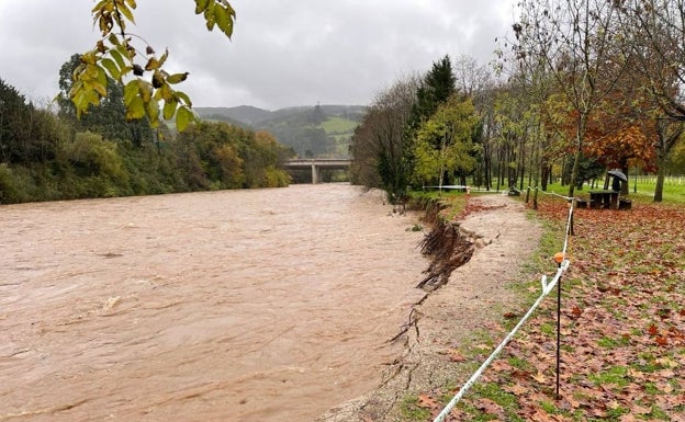 Obras reparará el paseo que destruyó el río Besaya en Cartes