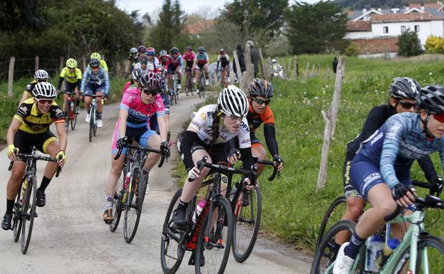 La Vuelta Ciclista Femenina a Cantabria cadete y junior recorre este fin de semana Ampuero, Meruelo y Camargo