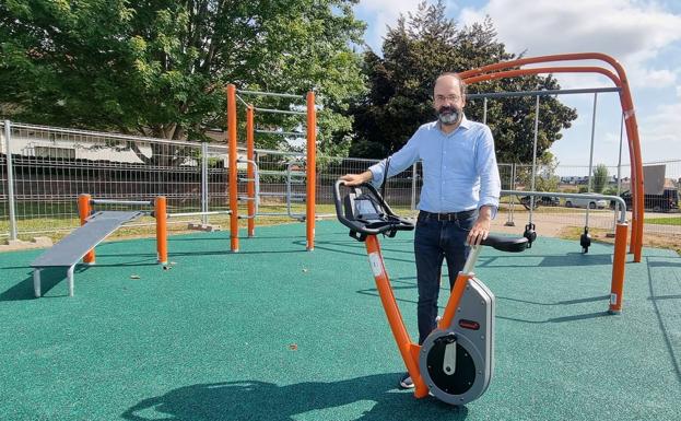 El gimnasio al aire libre de Sierrapando entra en funcionamiento