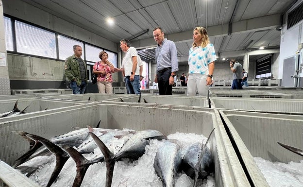 Blanco destaca el esfuerzo del sector pesquero en suministrar pesca de calidad