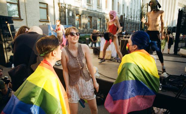 Zelenski estudiará la posibilidad de legalizar el matrimonio homosexual en Ucrania