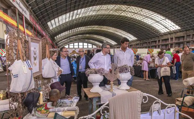 La Feria de Antigüedades se inicia hoy con 95 expositores y 47.500 piezas a la venta