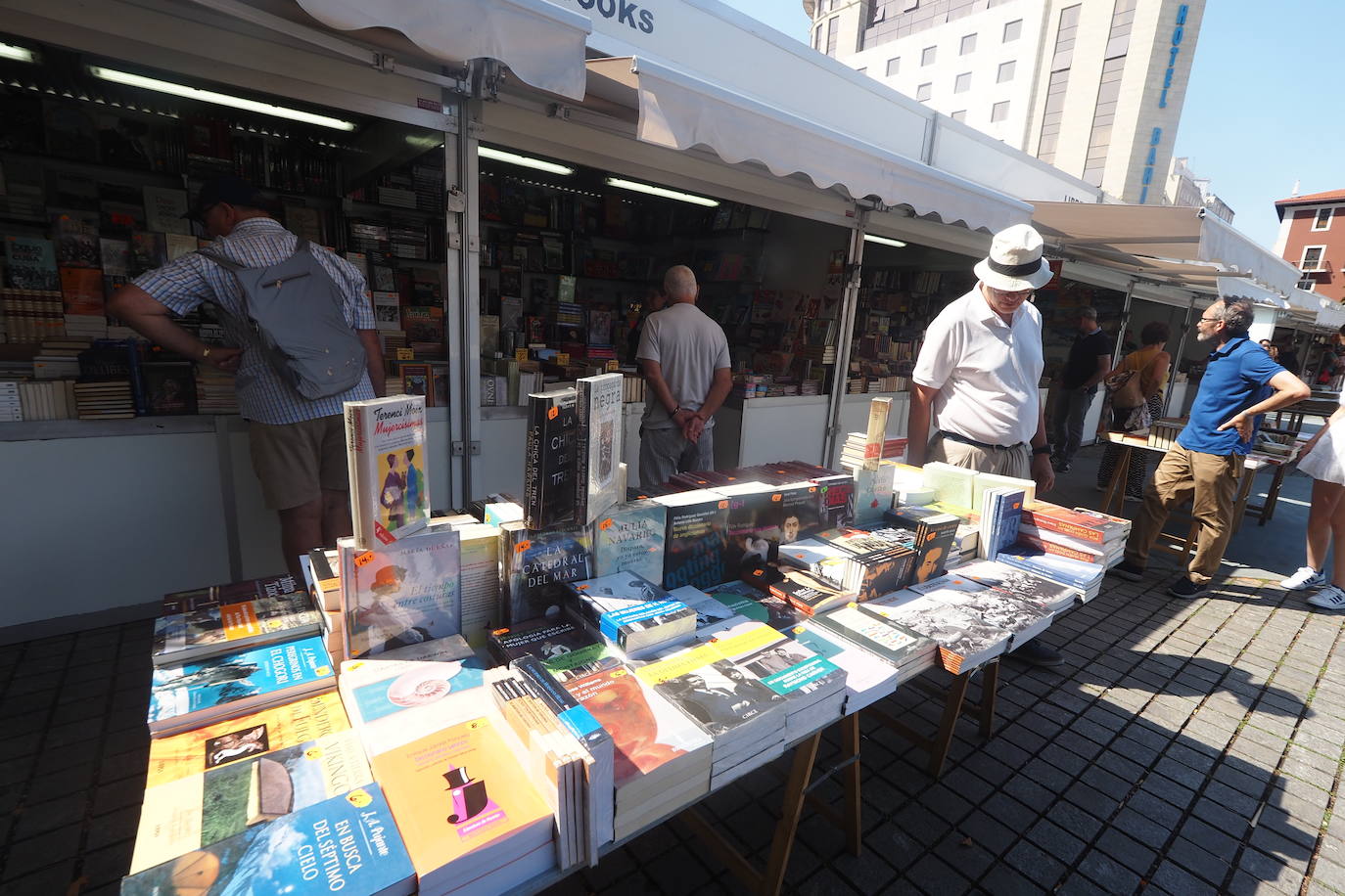 Imágenes de la Feria del Libro Viejo de Santander