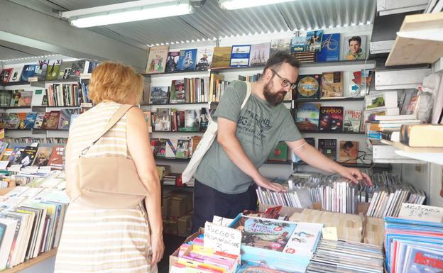 Inaugurada la Feria del Libro Viejo en Santander: 15 librerías a disposición de los lectores