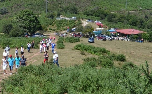 Los Corrales rinde homenaje a Juan Carlos Lucio Saiz en la fiesta de la montaña